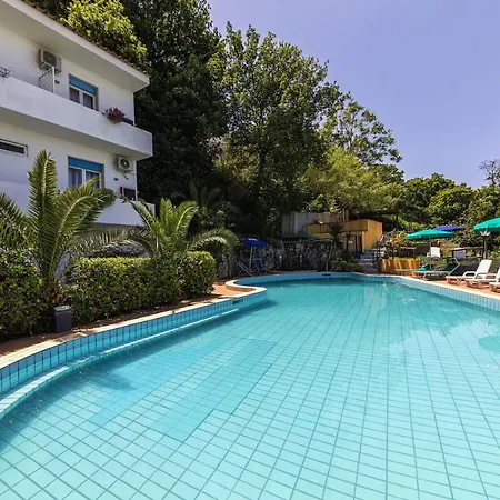 Bristol Hotel 3*